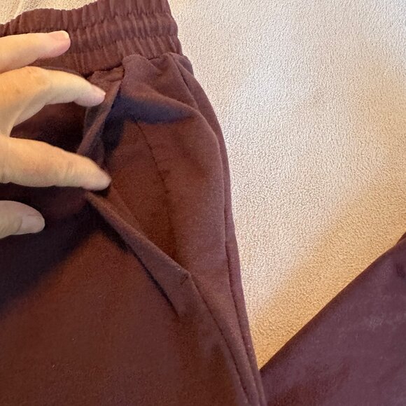 Gymshark Pants Mens Medium Joggers Burgundy Pockets Pull On Active - Picture 3 of 9